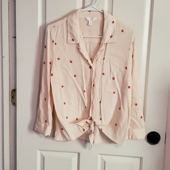 LC Lauren Conrad Tops - 💚 Lauren Conrad strawberry print top